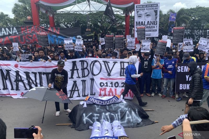 Ribuan Aremania Gelar Aksi Damai Tuntut Proses Hukum yang Adil terkait Tragedi Kanjuruhan