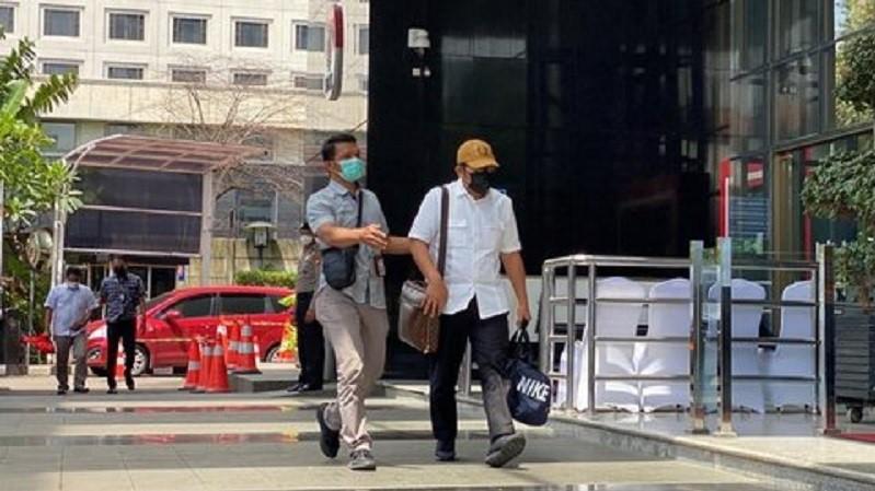 Sahat Tua Simanjuntak Tiba di KPK Usai di-OTT