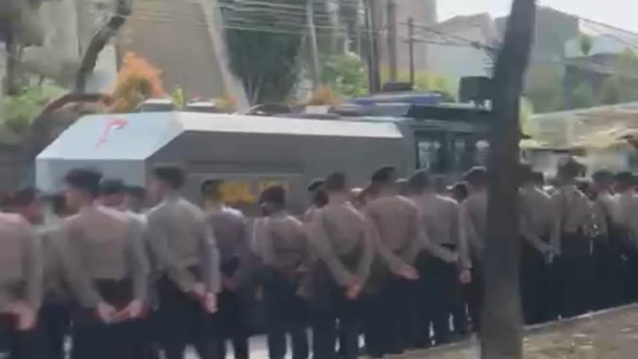 Geger! Rumah Bos Kapal Api Dijaga Ketat Brimob Diduga Tak Bayar THR hingga Pecat Karyawan
