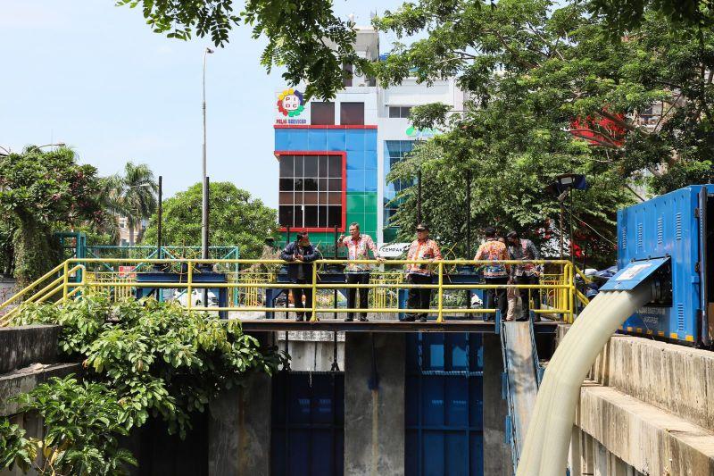 Antisipasi Banjir, Pemkot Jakpus Instruksi Pantau Pintu Air Cempaka Mas