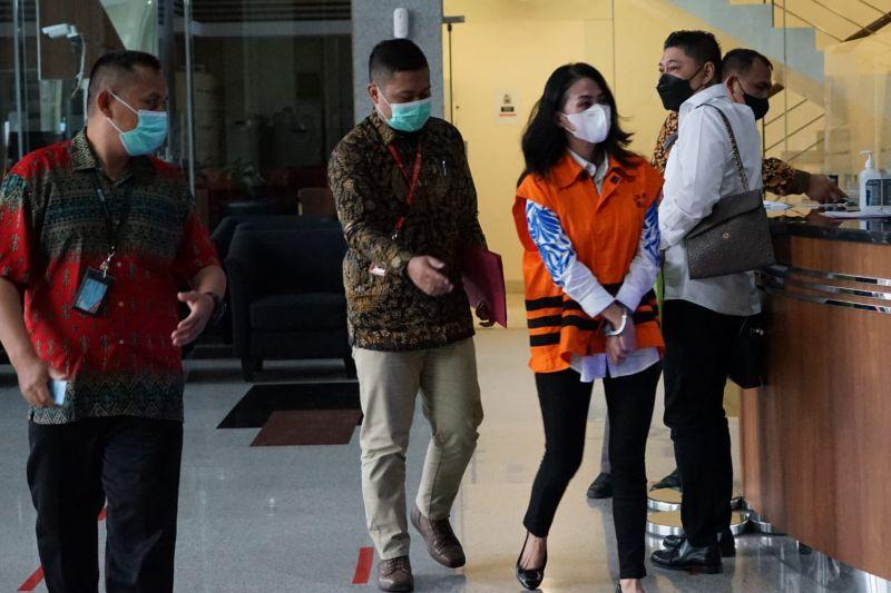 KPK Eksekusi Ivana Kwelju Penyuap Mantan Bupati Buru Selatan ke Lapas Ambon