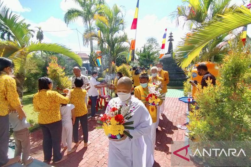 Peringati Hari Raya Waisak 2566 BE, Umat Budha di Tanjung Selor Laksanakan Ritual Pradiksina