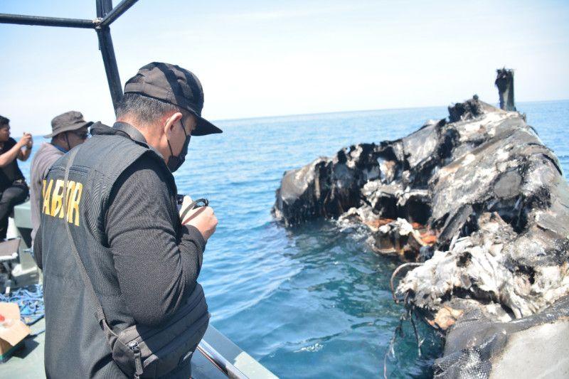 Tim Labfor Lakukan Oleh TKP Kapal Chantika Express Terbakar di Kedalaman 20 Meter